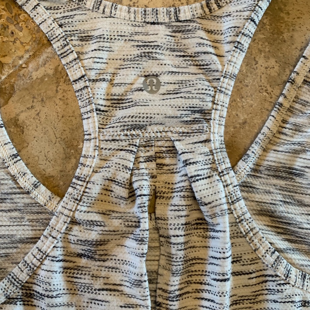 Lululemon tank - Picture 4 of 4
